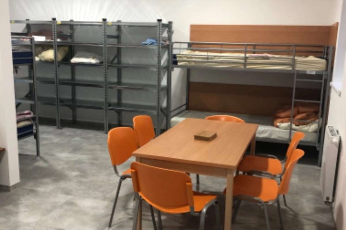 Mrazivé počasí naplnilo noclehárny. Armáda spásy pro lidi z ulice nabízí alespoň volné židle