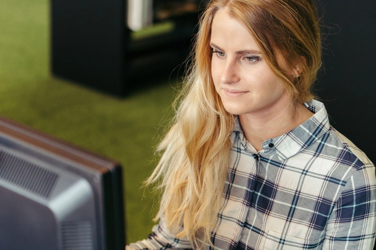 Informační technologie jsou stále doménou mužů. Jednou z aktivit, která by měla zvýšit podíl žen, je Letní škola IT pro holky