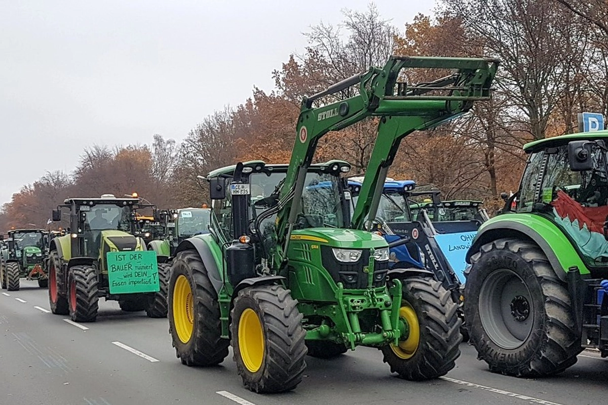 Za tisíci traktory v Praze stojí dezinformátoři, říká Prouza