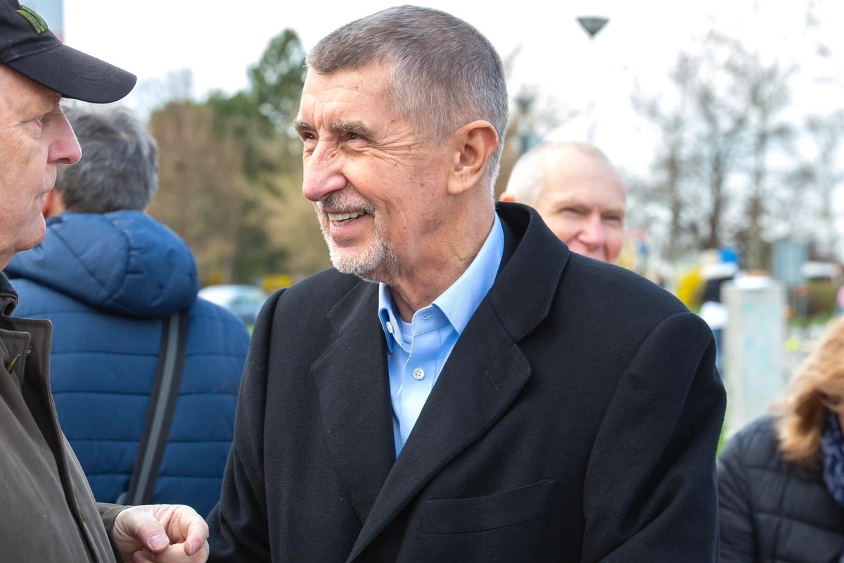 Babiš se hlasů ze zahraničí bojí, říká politolog ke korespondenční volbě