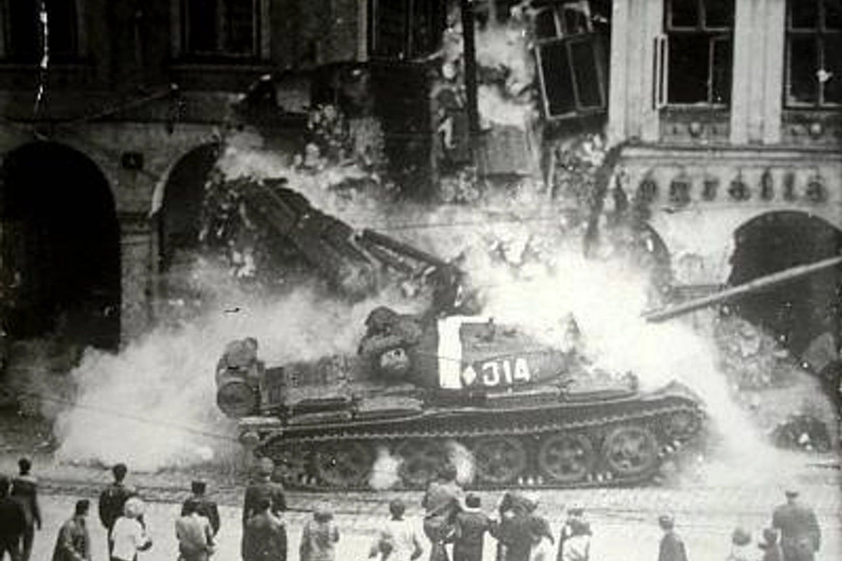 Tento týden si připomínáme 57 let od vpádu vojsk Varšavské smlouvy do Československa. Při této příležitosti se v Liberci otevírá výstava "Srpen 1968 v Liberci"