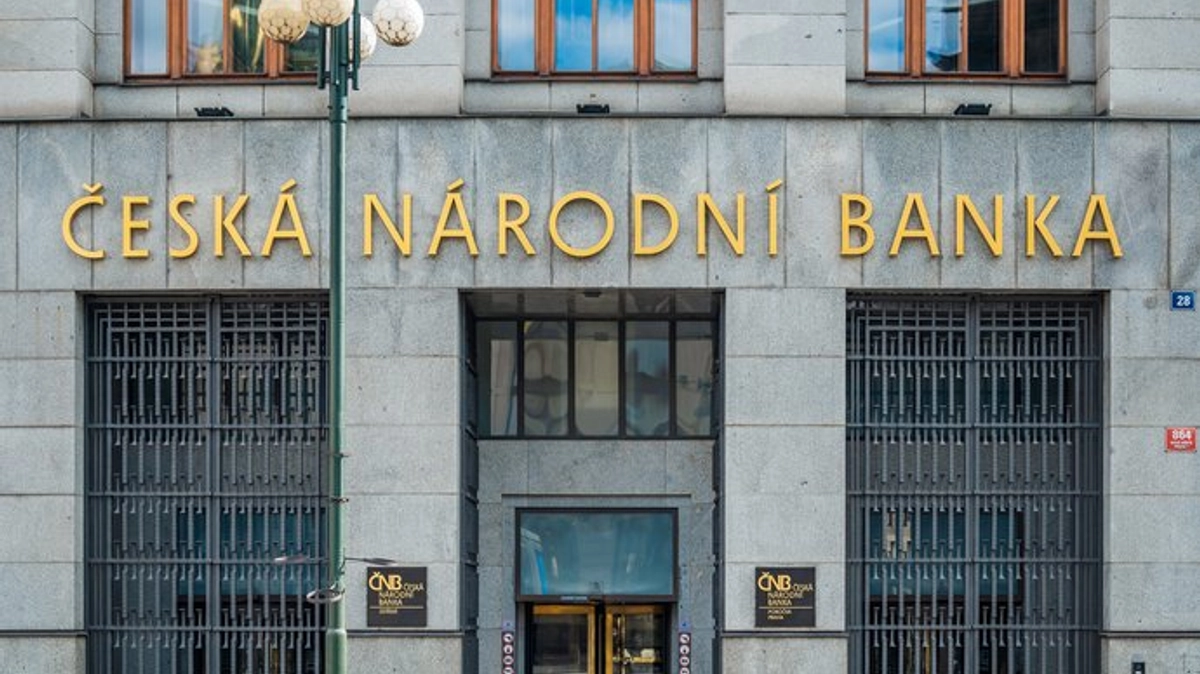 Guvernér ČNB Michl na bankovce nebude. "Je směšné, že by o návrhu nevěděl," říká expremiér Rusnok