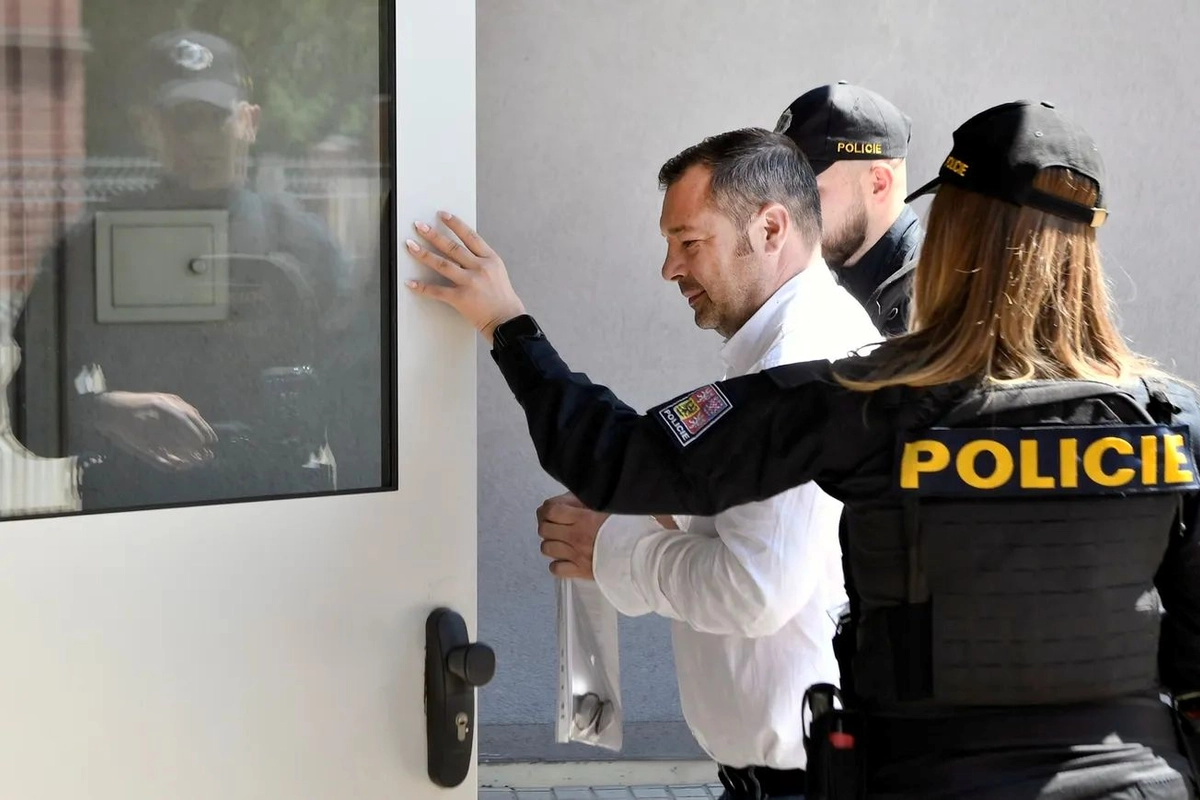 Zatímco hlavní větev kauzy Dozimetr míří k soudu, detektivové NCOZ řeší další odnože