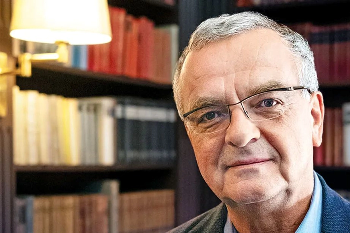 Vládní rozpočtová strategie počítá na příští rok s deficitem státního rozpočtu přes 250 miliard korun. Není to ospravedlnitelné, míní Kalousek