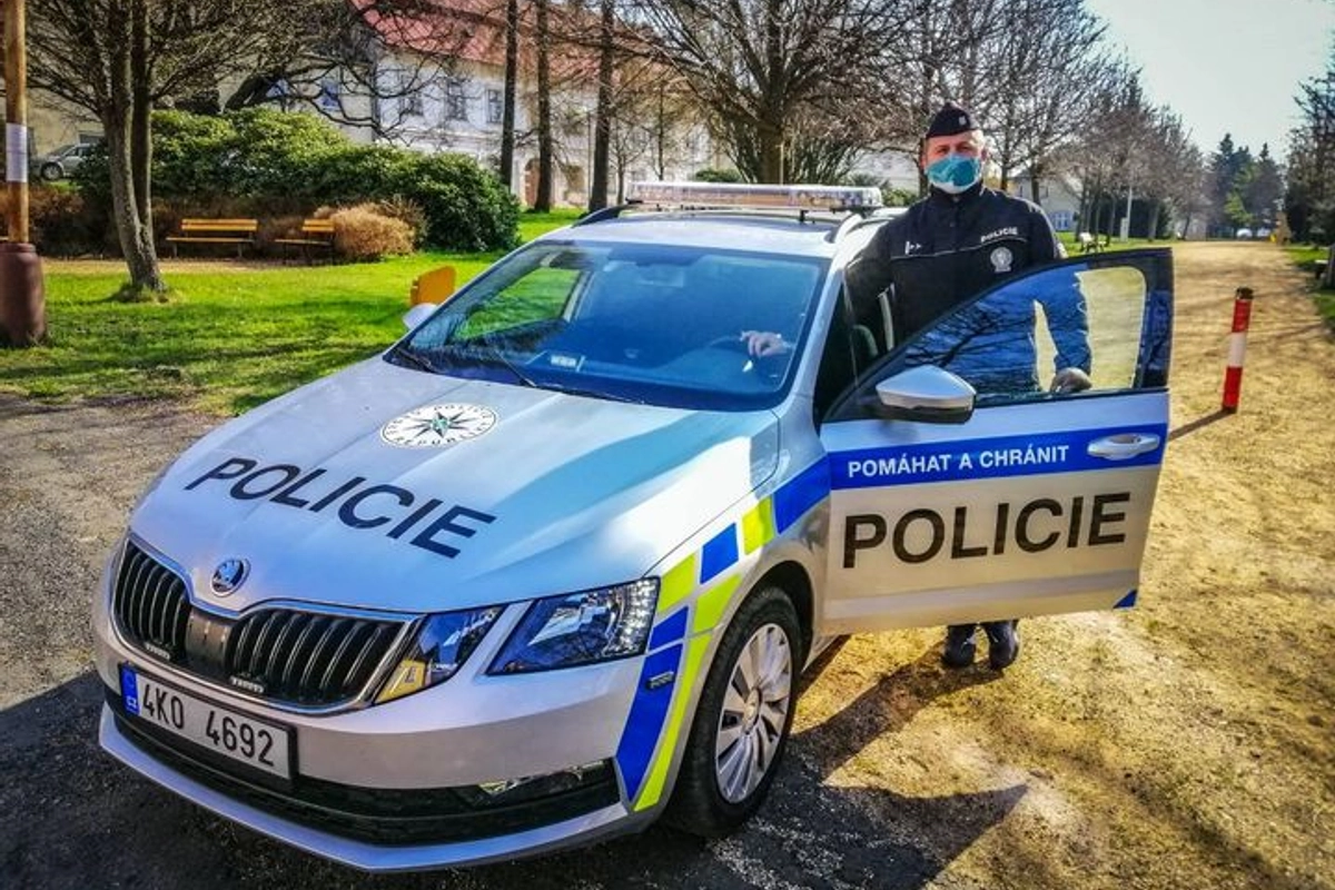 Policejní dispečer čelí psychickému nátlaku. Nejhorší jsou hovory od dětí, říká policejní plukovník