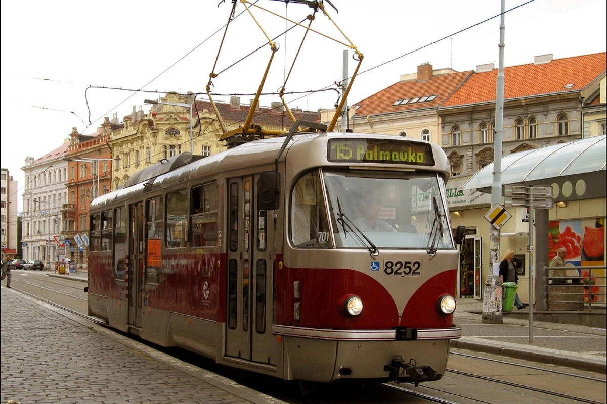 Nejvíc černých pasažérů je v tramvaji číslo 15, říká revizor Čihák