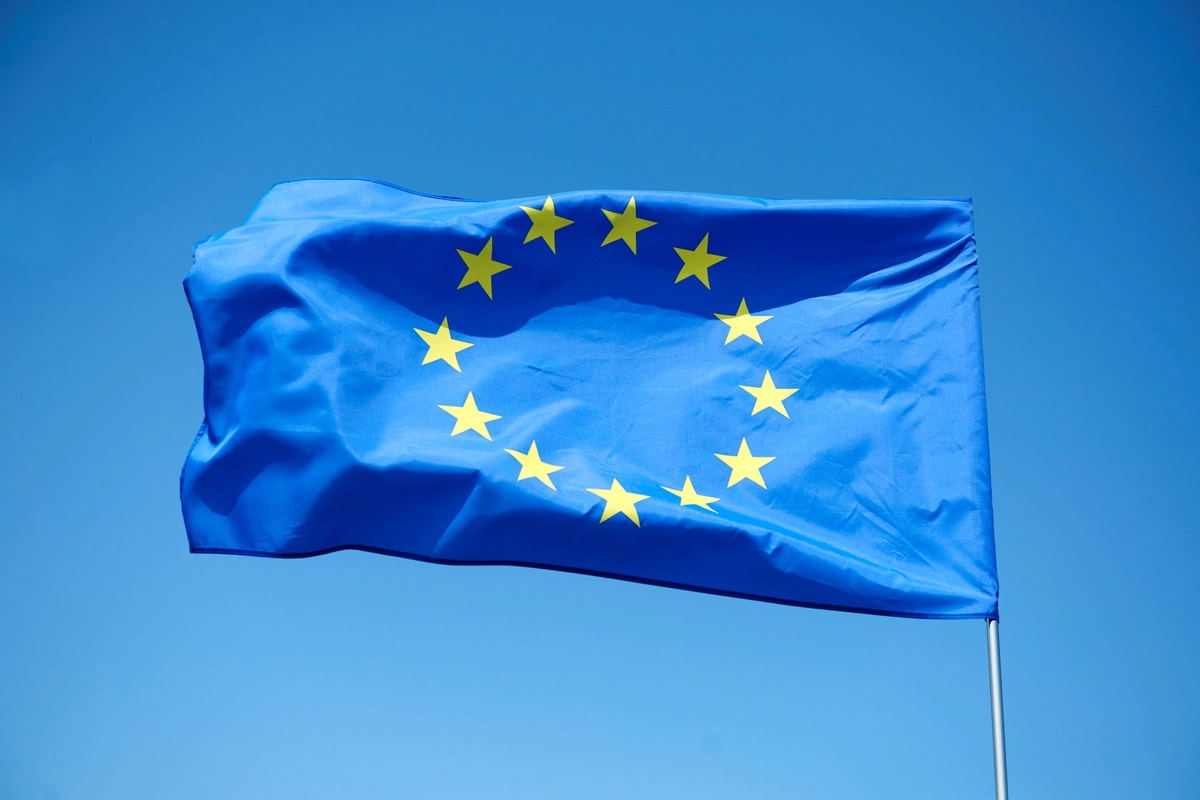 Evropa potřebuje zbrojit, nikdo jiný se o ni nepostará, říká europoslanec Bžoch k mimořádnému summitu