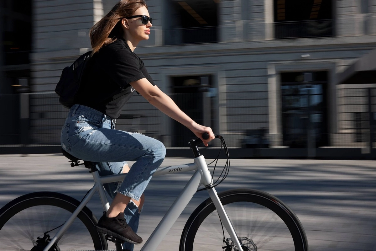 Česko není Holandsko. Silnice u nás nejsou pro cyklisty uzpůsobené