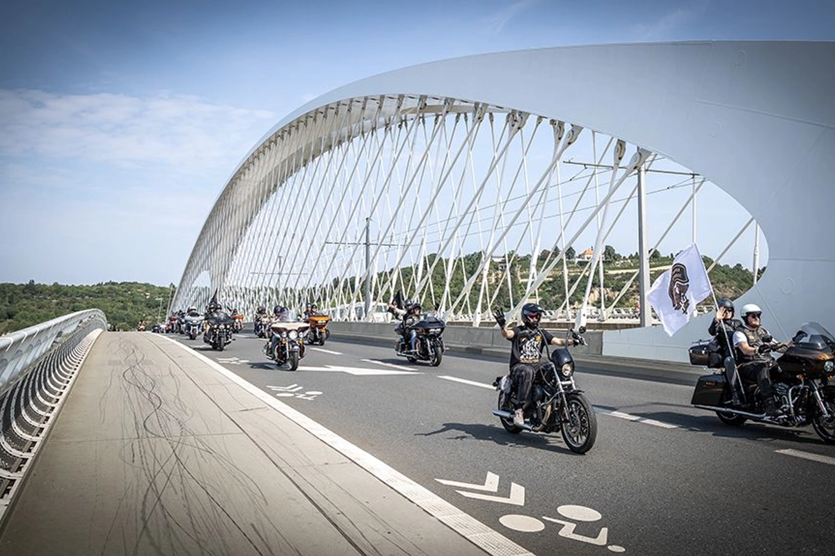 V sobotu 30.srpna Prahou opět projede kolona amerických motocyklů Harley-Davidson i dalších značek