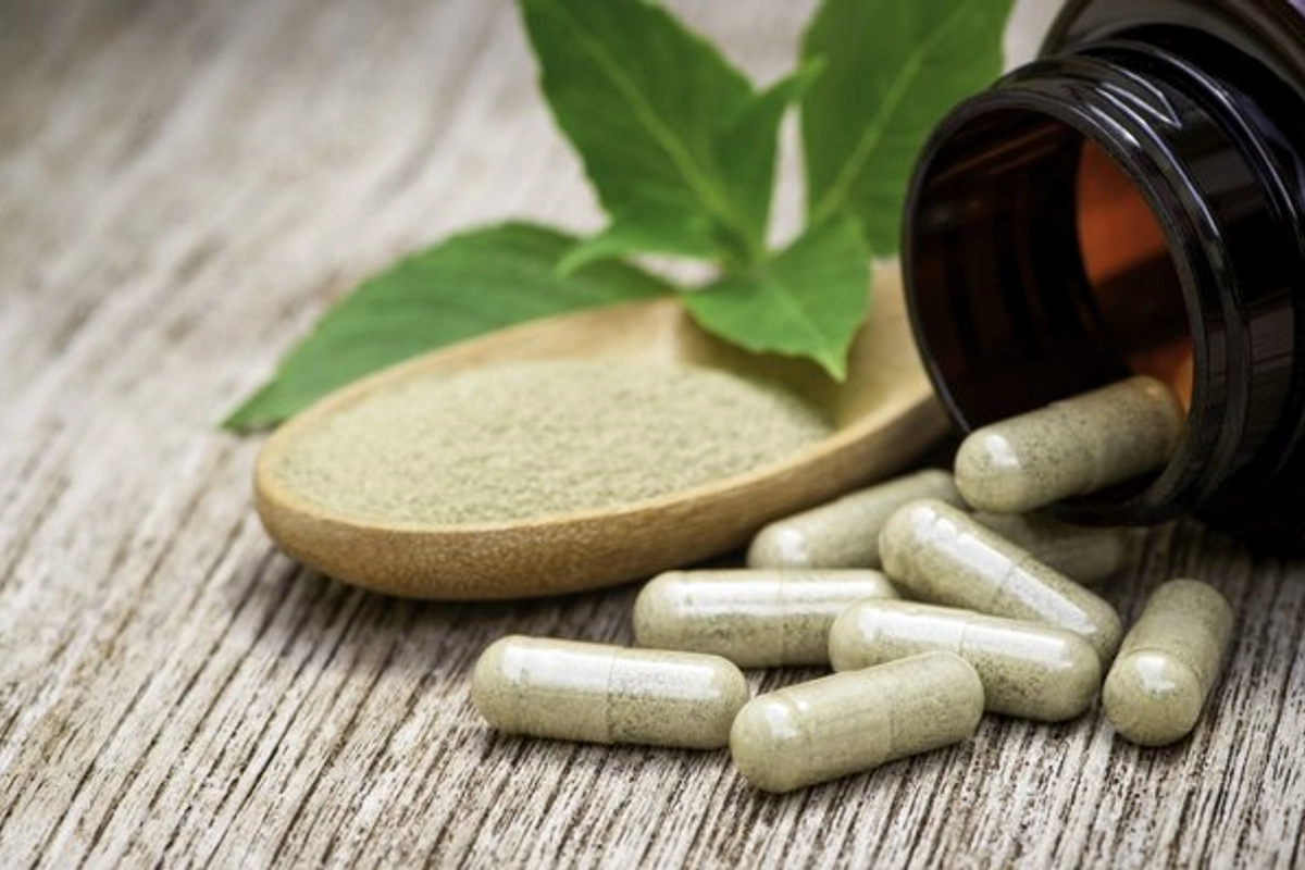 V Česku platí nová a přísnější pravidla pro prodej kratomu, stát se zaměří hlavně na nelegální distribuci