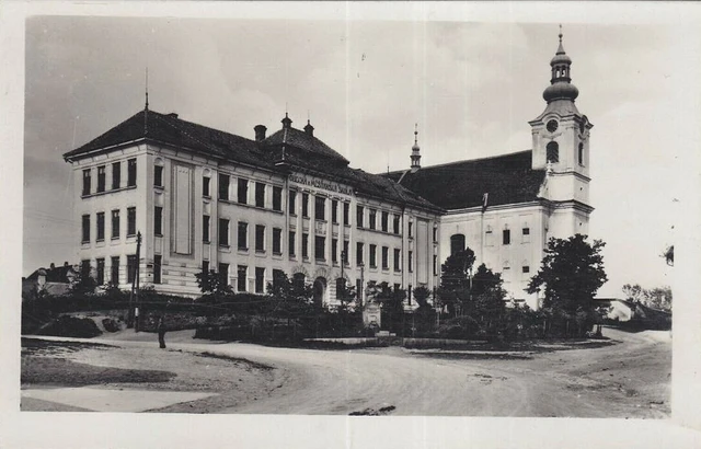 Kostelečák Bezruč a malíř Kubín – příběh přátelství, poezie a loutek