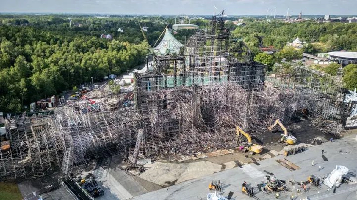 Požár zničil hlavní pódium jednoho z největších tanečních festivalů světa – Tomorrowland v belgickém Boomu