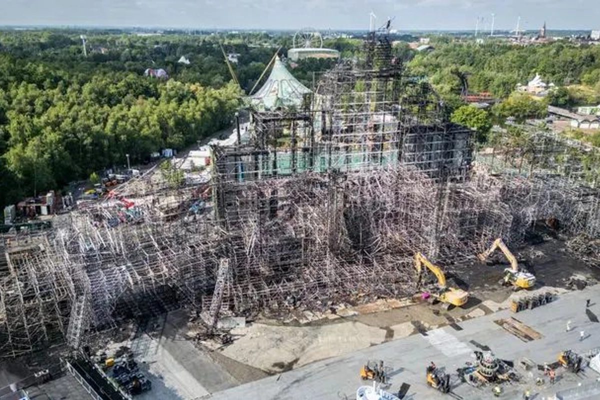 Požár zničil hlavní pódium jednoho z největších tanečních festivalů světa – Tomorrowland v belgickém Boomu