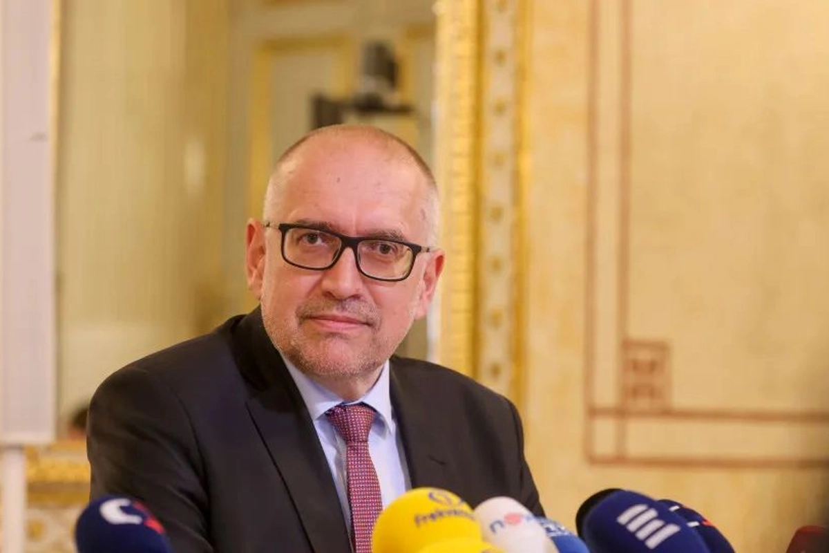 Letos psalo maturitní test z matematiky přes patnáct tisíc studentů – a řada z nich se ozývá, že byl mimořádně těžký. Bek slíbil posouzení