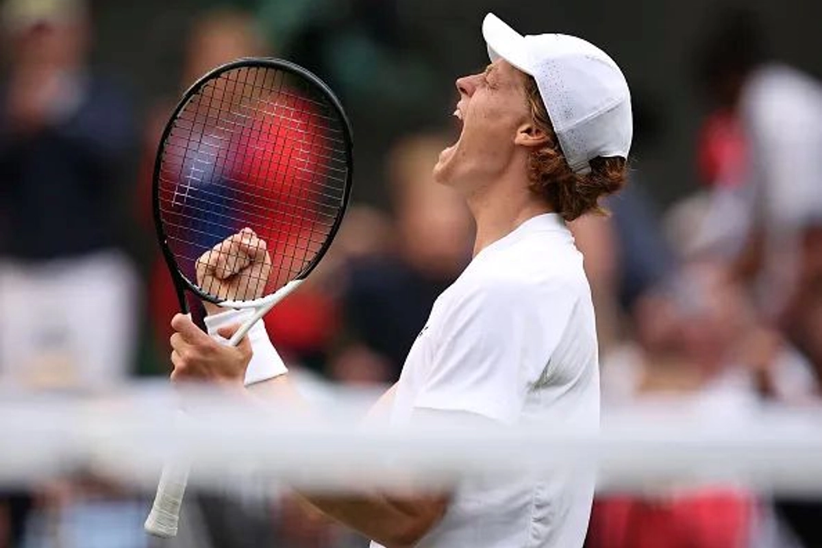 Wimbledon 2025 zná své vítěze – tenisový svět zažil velkolepé finále mužské dvouhry, Jannik Sinner porazil Carlose Alcaraze