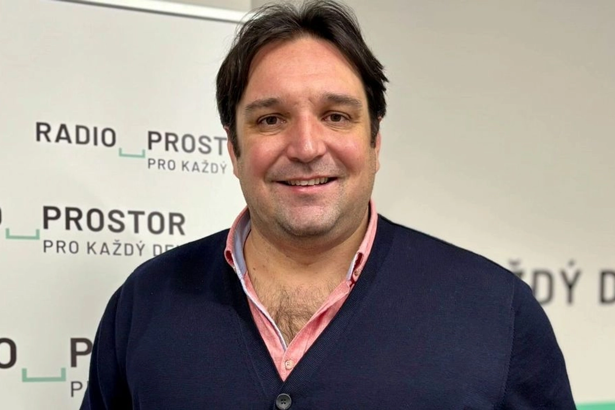 Český basbarytonista Adam Plachetka slaví čtyřicítku stylově – návratem do newyorské Metropolitní opery, kde v květnu ztvární roli hraběte Almavivy ve Figarově svatbě