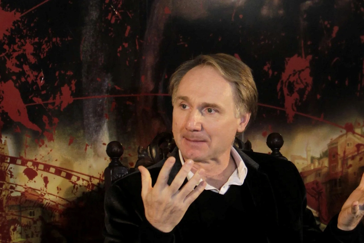 Langdona jsem chtěl poslat do Prahy už po Ztraceném symbolu, říká Dan Brown o nové knize Tajemství všech tajemství