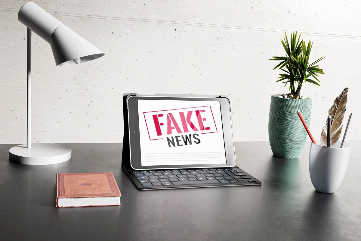 Česko čelí před volbami vlně politických dezinformací, vláda v boji s nimi zaspala