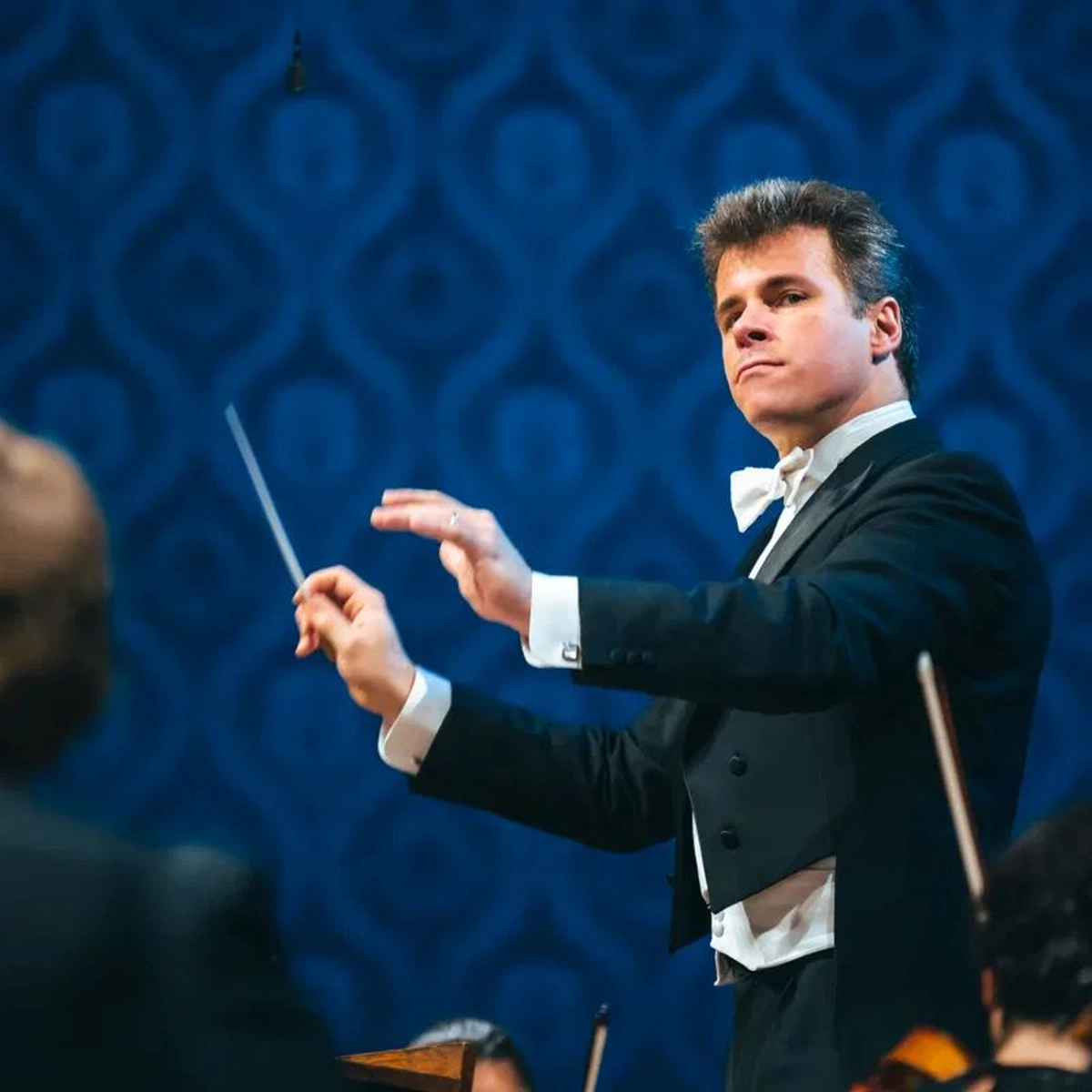 Novým šéfdirigentem a hudebním ředitelem České filharmonie bude od sezony 2028/2029 Jakub Hrůša