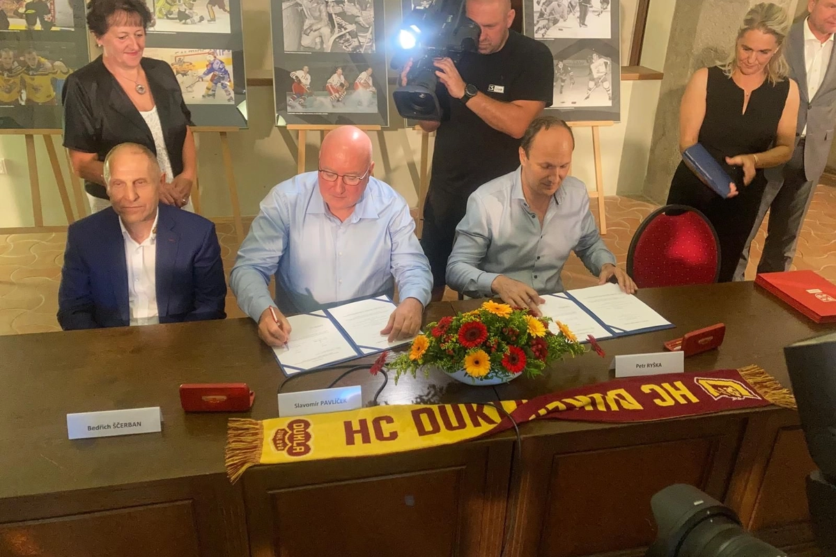 Jihlava prodala hokejovou Duklu, primátor Ryška to označil za historický okamžik