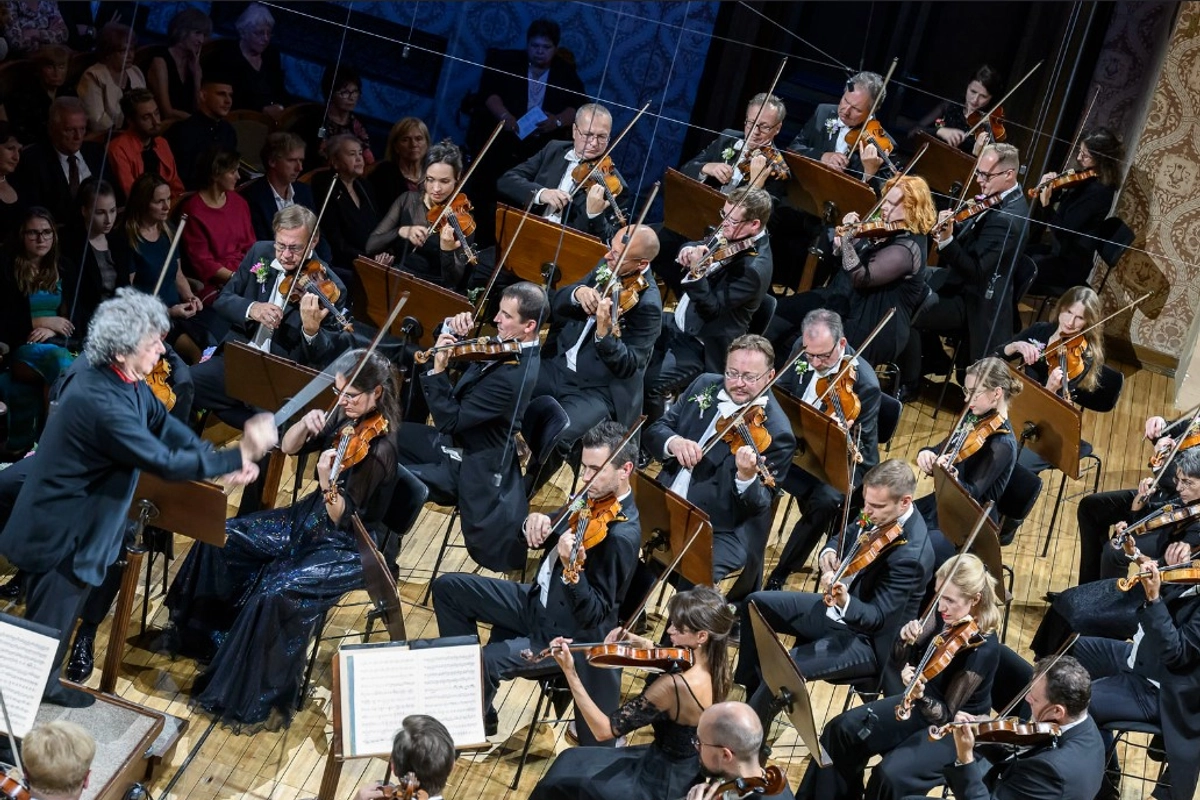 Dvořák, Berlioz, Trifonov. Česká filharmonie zahájila v Rudolfinu svou 129. sezónu