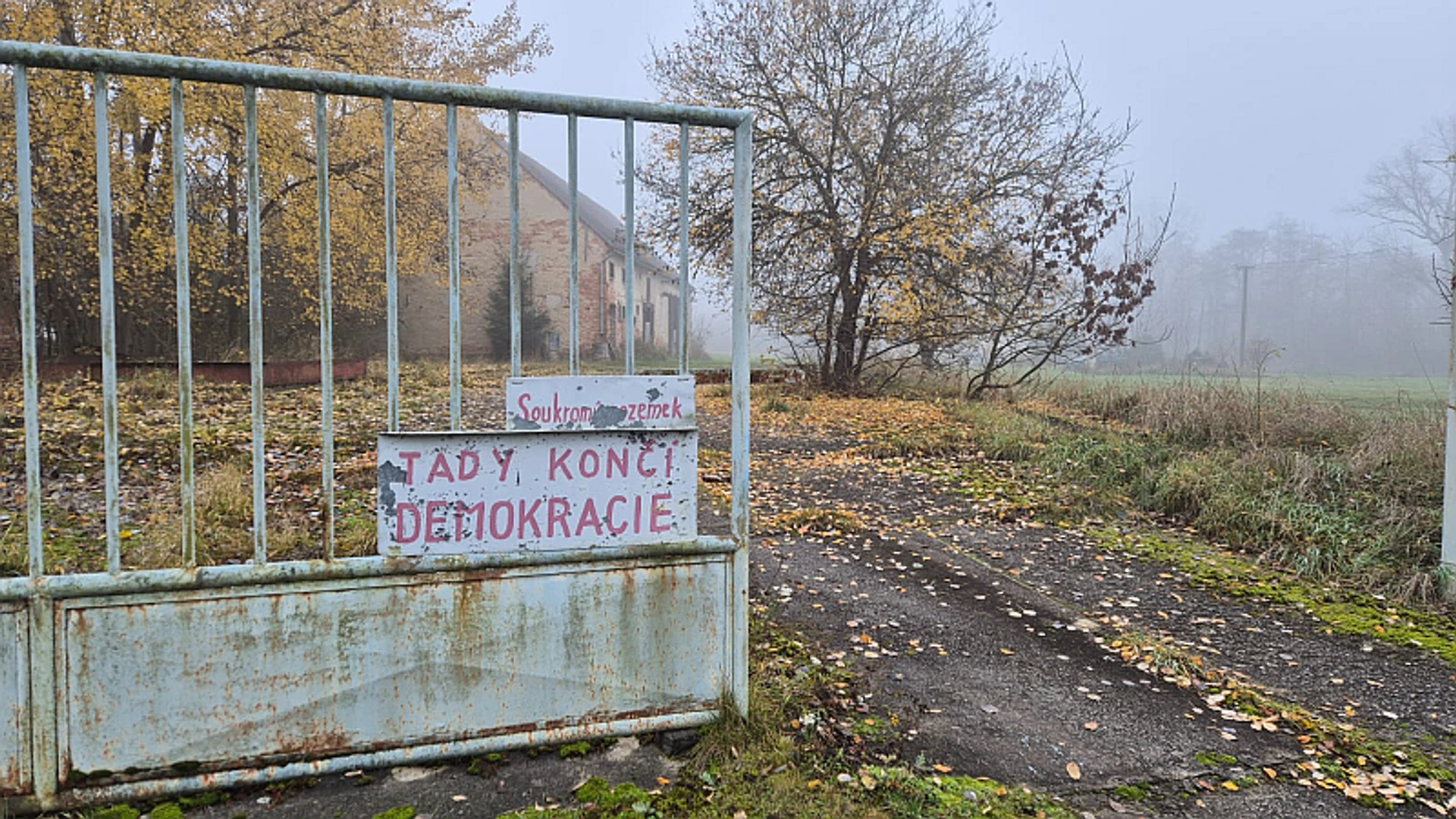 Tady končí demokracie.