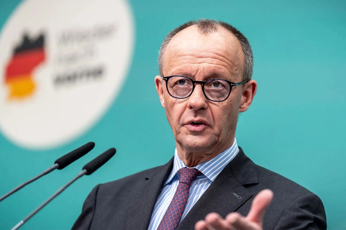 Německý kancléř Merz požaduje, aby EU upustila od plánovaného zákazu prodeje nových aut se spalovacími motory od roku 2035