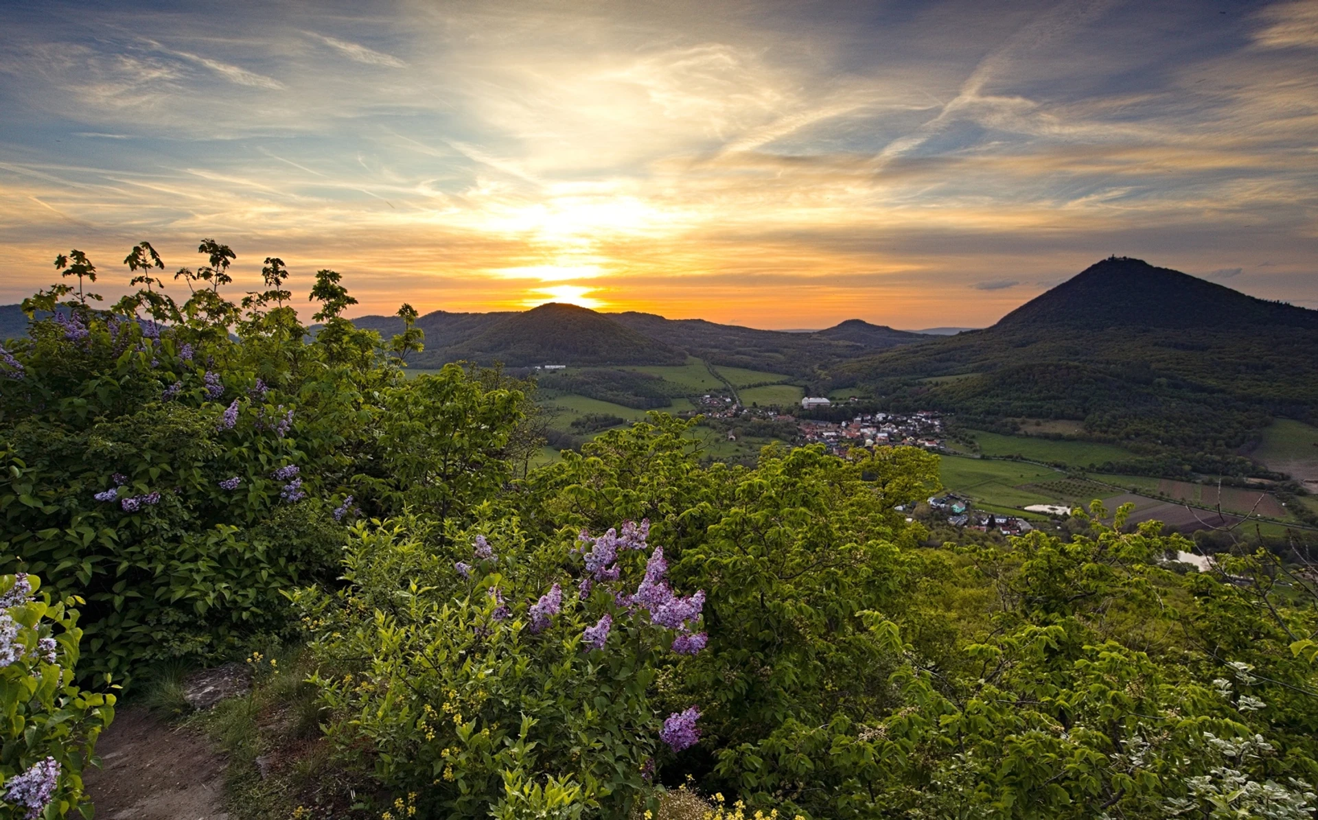 Západ slunce v Českém středohoří