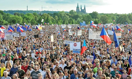 Milion chvilek pro demokracii: závažné selhání při obraně demokratického systému v Česku