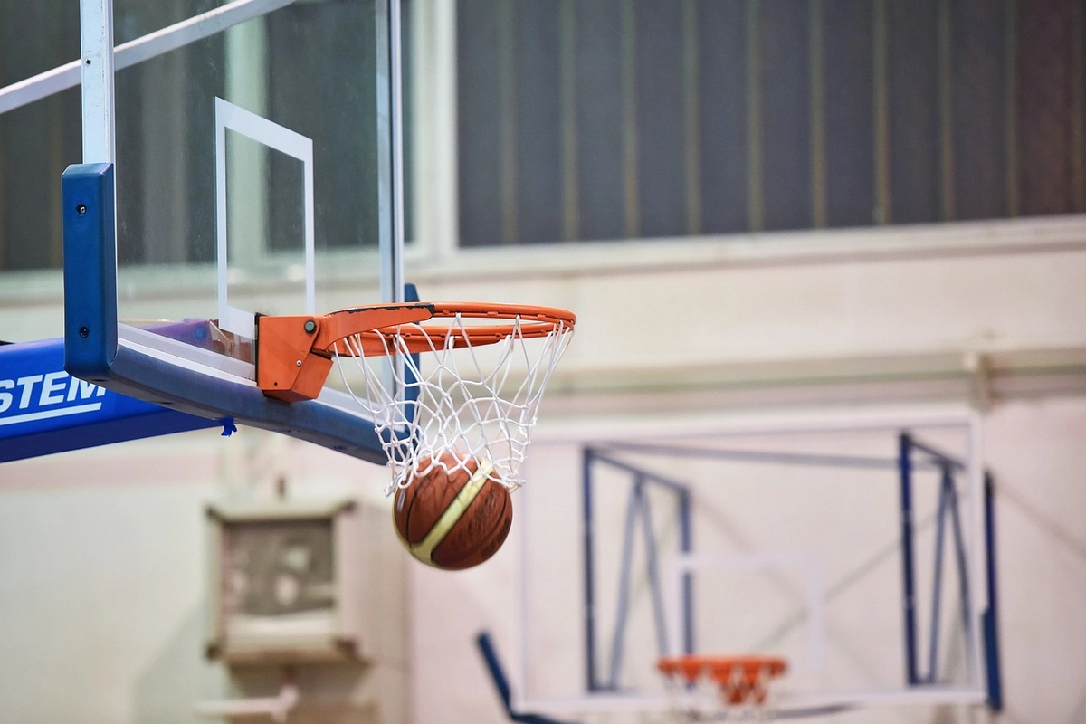 Co bod, to stokoruna. Ligové basketbalové kluby příspěly na oblasti zasažené povodněmi