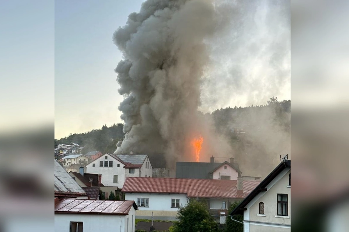 Požár v Tanvaldu. Plameny zasáhly místní penzion 