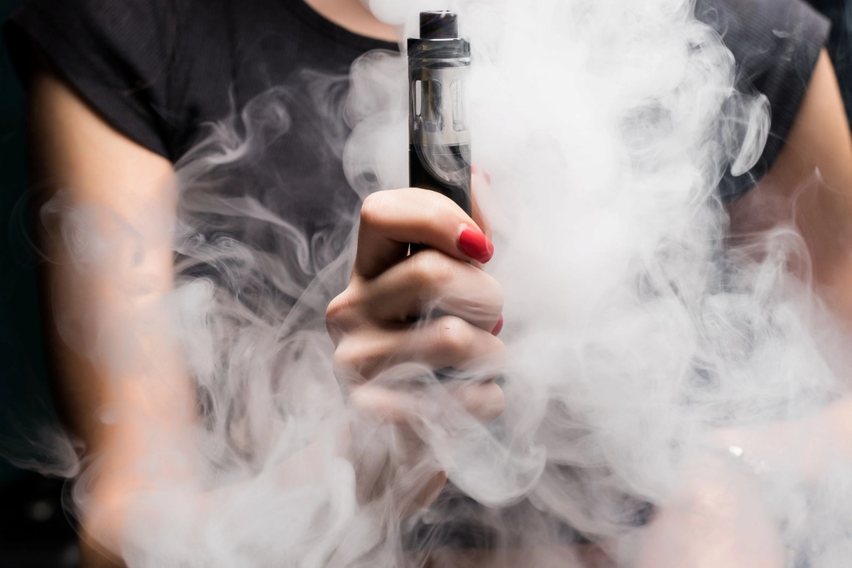 Polovina mladých Čechů a Češek ve věku od 15ti do 24ti let užívá nikotin – nejčastěji ve formě elektronických cigaret, vapů nebo nikotinových sáčků.