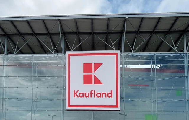 Občane, Kaufland zachraňuje planetu, zatímco ty myslíš na bůček! 