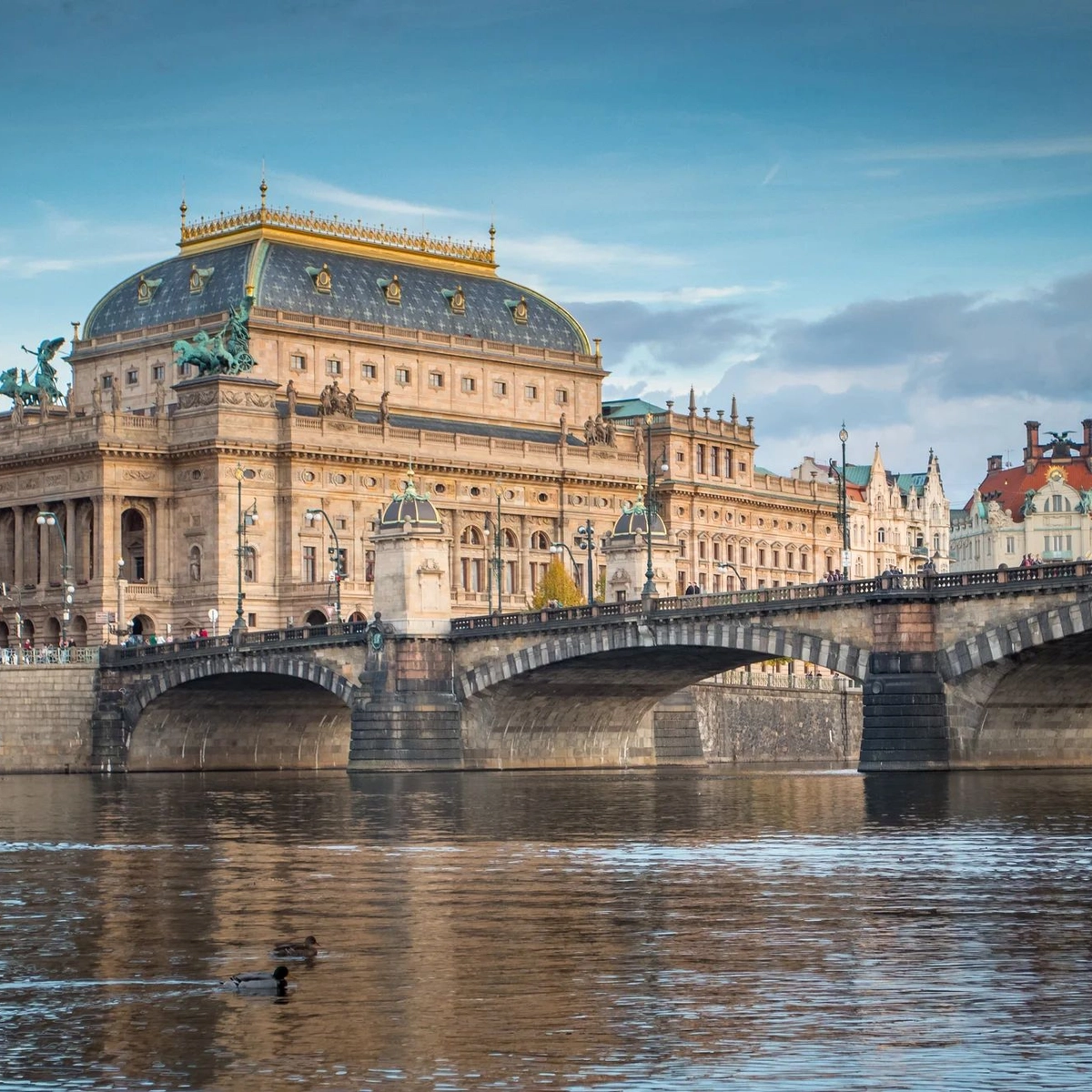 Dnes si připomínáme 18. listopad, klíčové datum v osudu Národního divadla