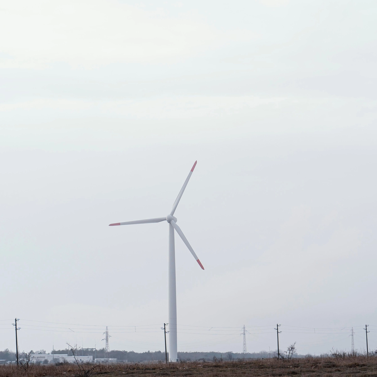 Německé větrné elektrárny vyrostou až v kilometrové vzdálenosti od české hranice. Místním se to nelíbí