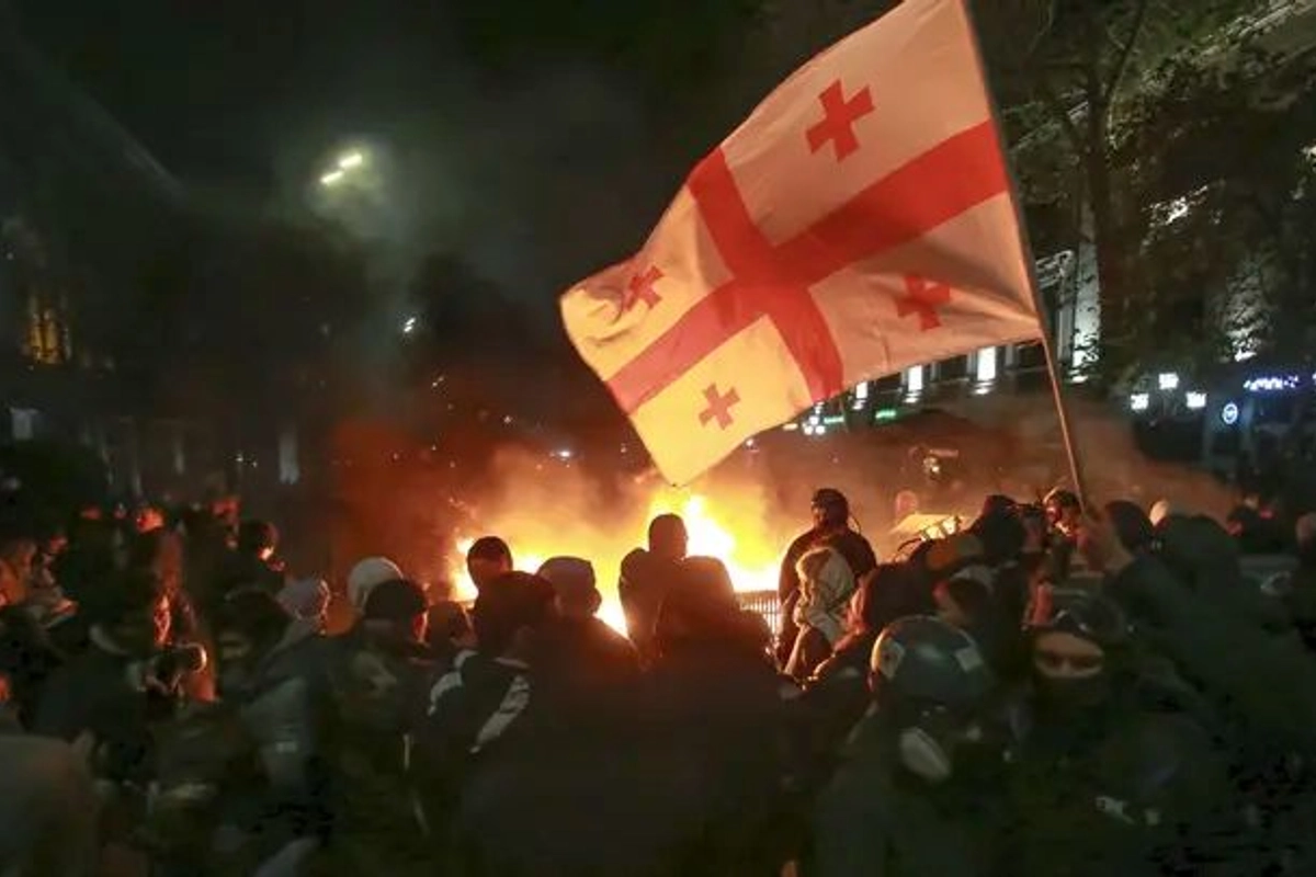 Gruzínci stále nevychladli. Proti vládě protestují už více než 230 dní