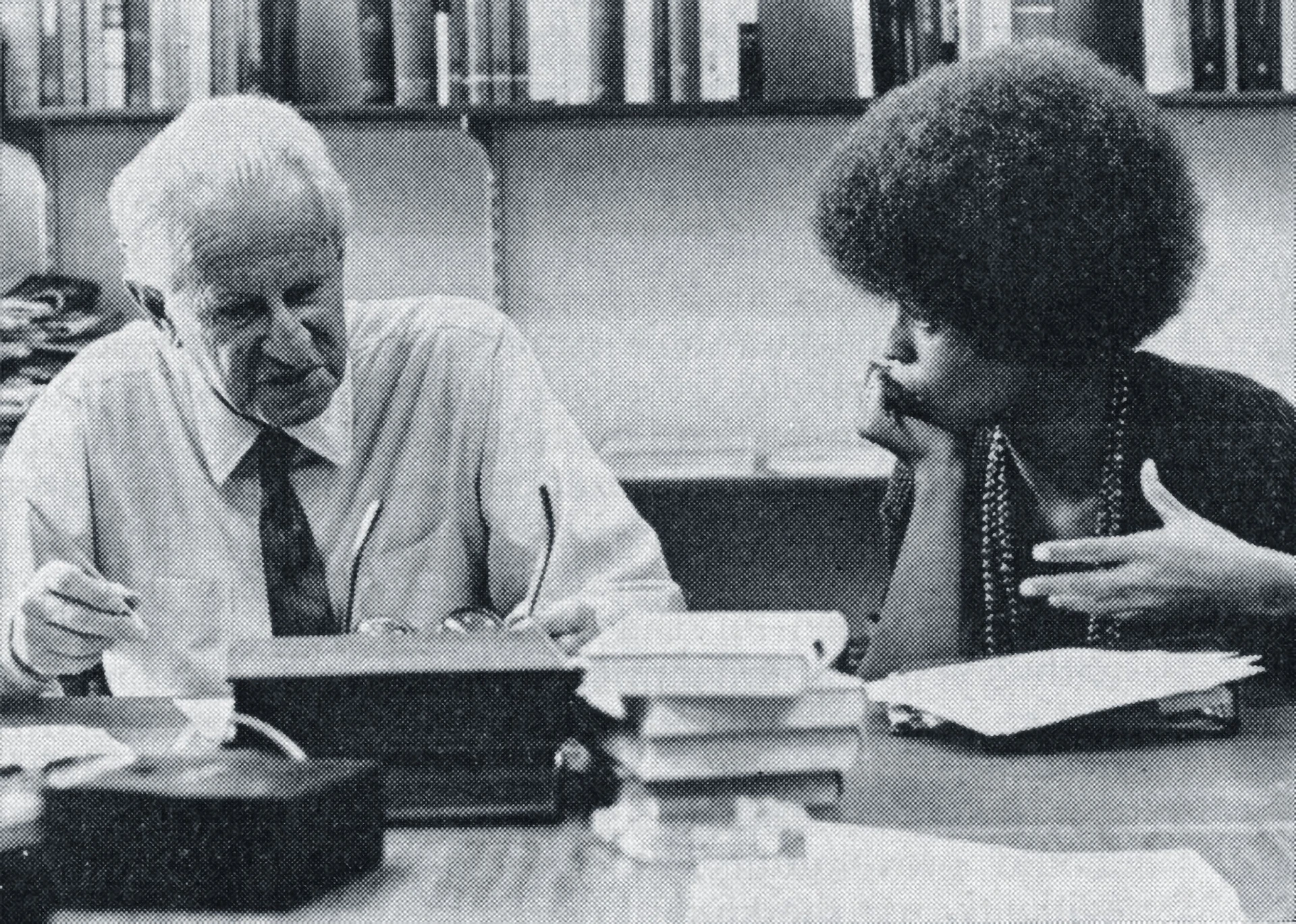 Herbert Marcuse a jeho studentka Angela Daviesová