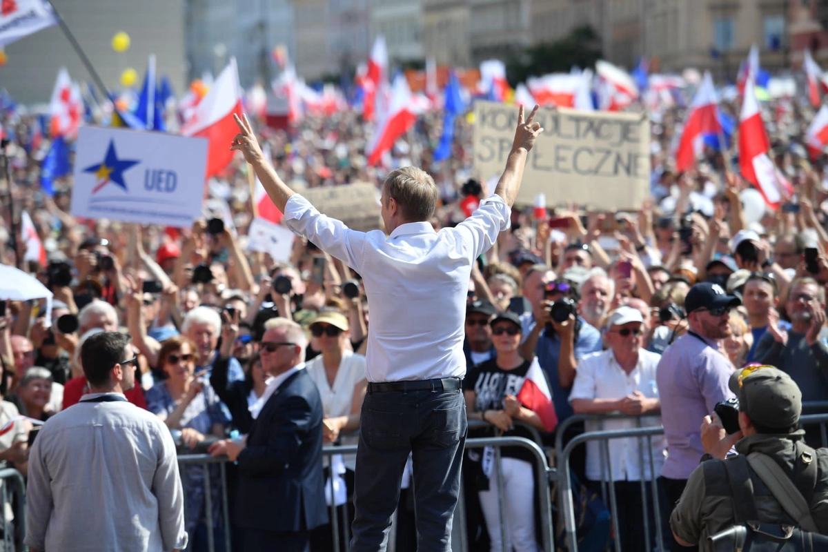 Strach z uprchlíků je jedním z klíčových témat parlamentních voleb v Polsku, říká Veronika Pehe