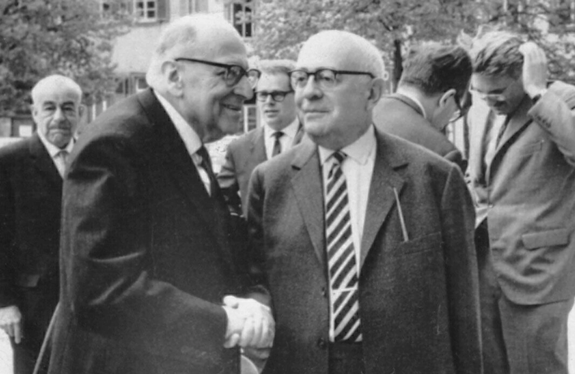 Horkheimer a Adorno v dubnu 1964 v Heidelbergu