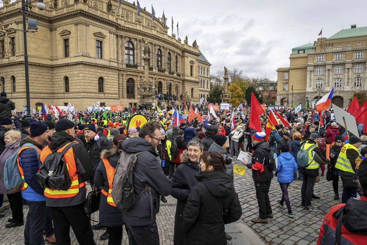 Chyba je na straně vlády, proto měl protest podporu, tvrdí šéf odborářů Středula