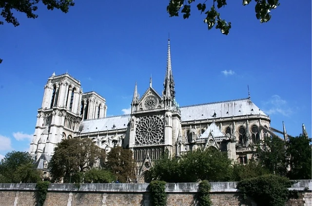 Znovuotevření pařížské katedrály Notre-Dame