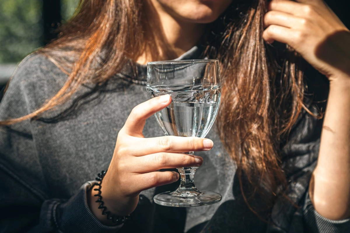 Minimálně třetina těhotných žen konzumuje alkohol. Neblaze tak ovlivňují duševní stav dítěte